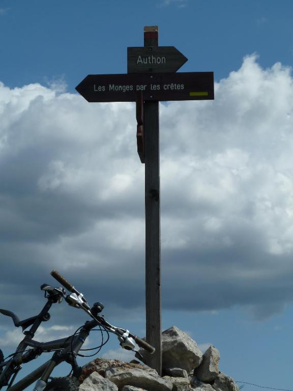 Gite Des Monges Sisteron Esterno foto